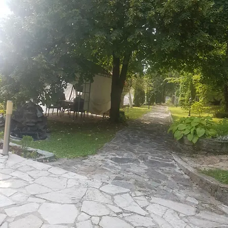 بيت خشبي Plavi Krov