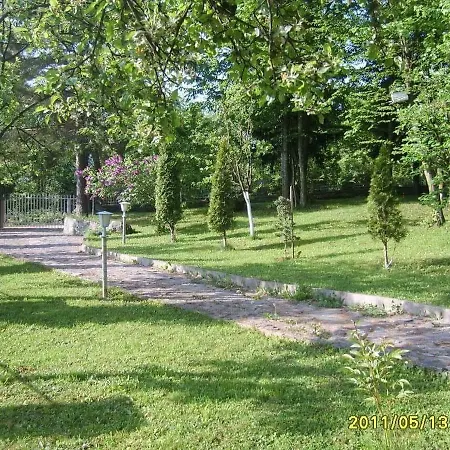 بيت خشبي Plavi Krov *